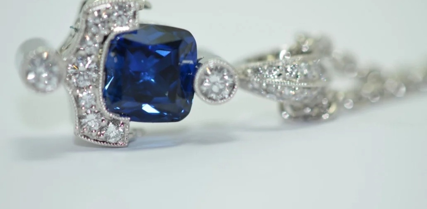 Yogo Sapphire Pendant