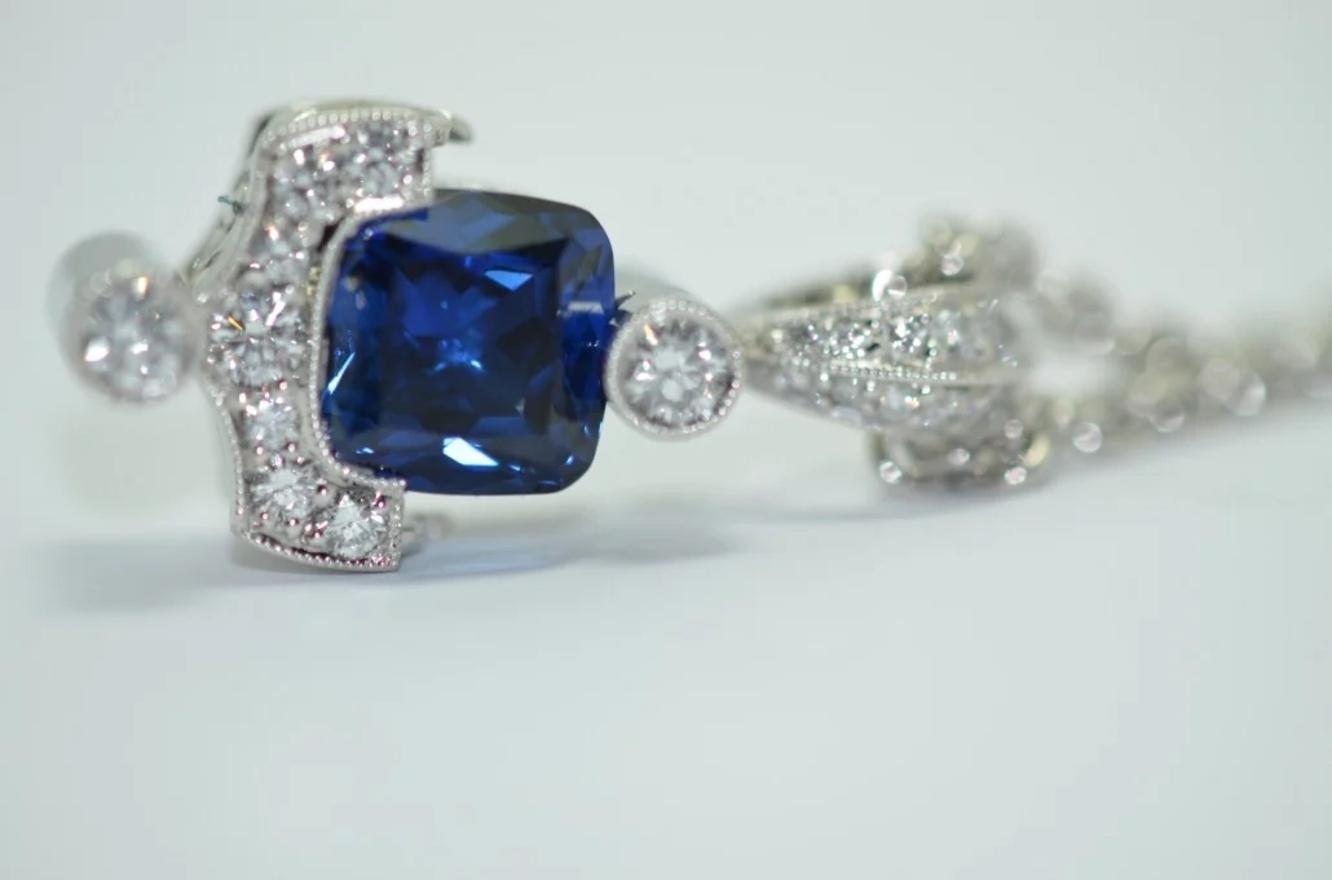 Yogo Sapphire Pendant