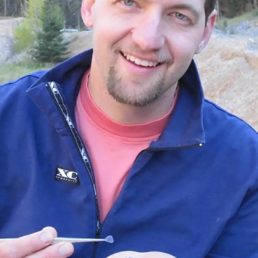 Elichai selecting rough sapphires.