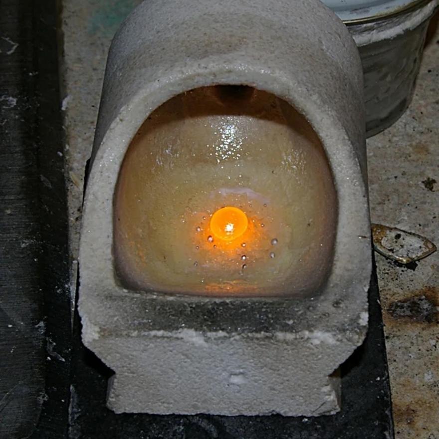 A completely melted platinum ingot