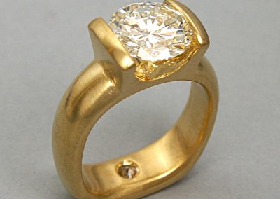 2.5ct diamond engagement ring, bar set 18k gold